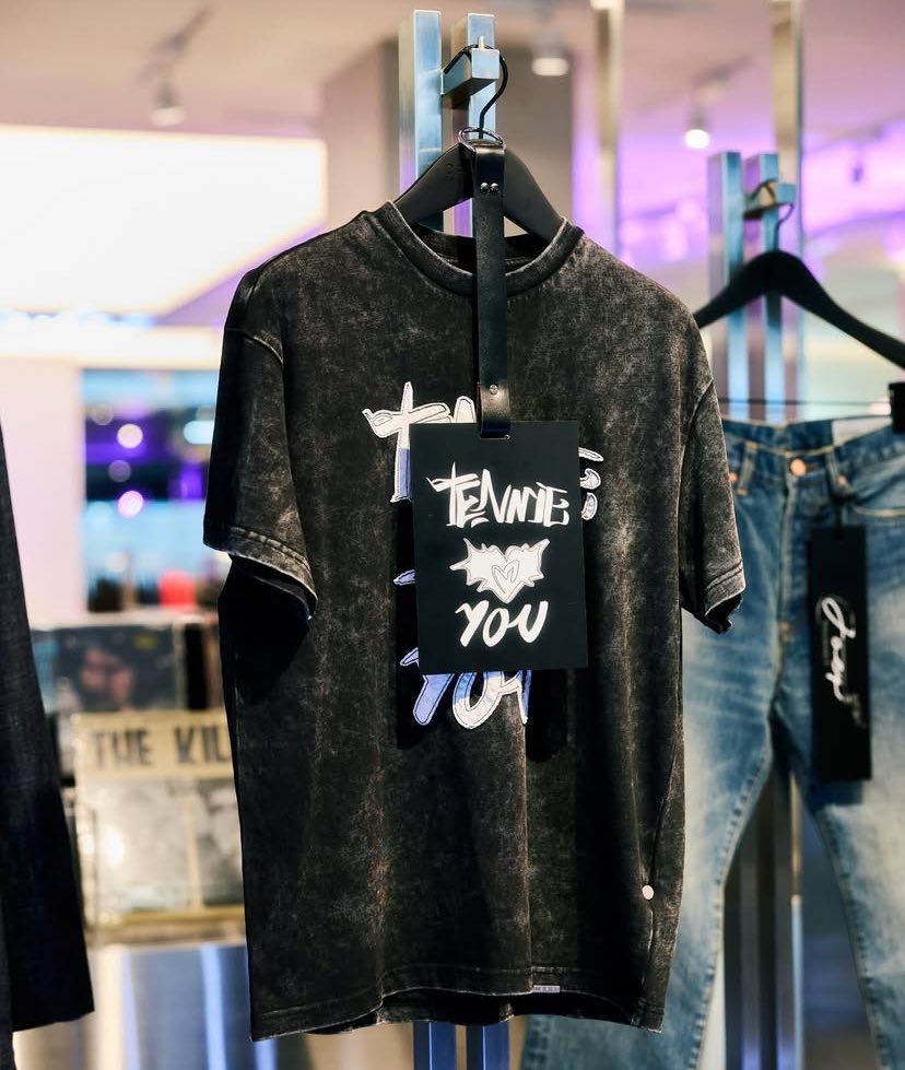 ออกแบบไปแล้ว 2อย่าง ในปีนี้ ลายเส้นชัดมากอยากเห็นเตนล์สร้างแบรนด์ตัวเองจัง 💜🖤🐈‍⬛
#CPSxTEN #TENxSnidelBeauty
#SNIDELBEAUTY_TEN