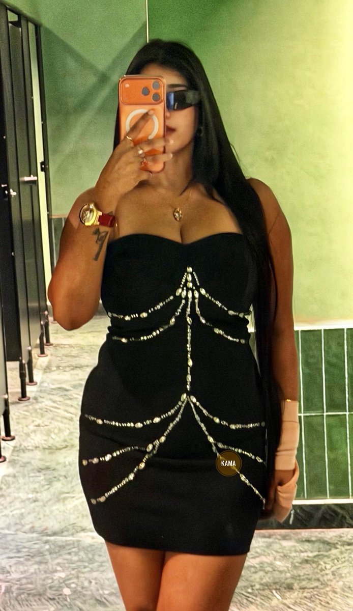 Aaaah Sadhana Naidu 
Asalu gap ista ledu 
That 2nd pic 
Em maintenance ye asalu 
🥵🥵🔥🔥🔥