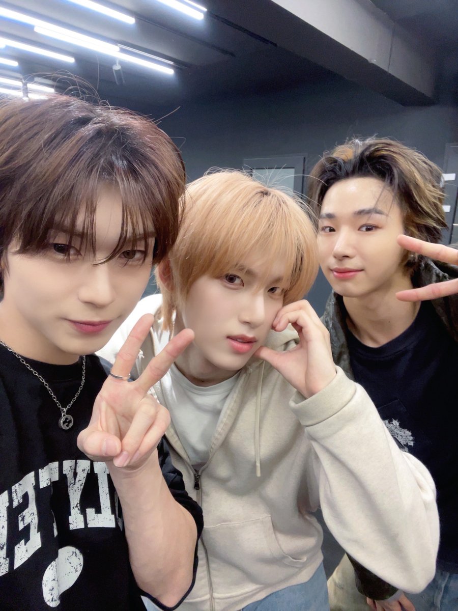 inthe_x_project's tweet image. [📷] 𝑰𝑵𝑻𝑯𝑬 𝑿 𝒑𝒓𝒐𝒋𝒆𝒄𝒕 #MS81S21

원준아! 컴백 축하해!
오랜만에 만나서 정말 기뻤어☺️
새로운 모습 볼 수 있어서 너무 기대돼!
항상 응원하고 있으니까, 너무 무리하지 말고 몸 잘 챙기면서 활동도 파이팅😾👍

#MASATO #마사토
#INTHE_X #인더엑스
#INTHE_X_project #인더엑스프로젝트…