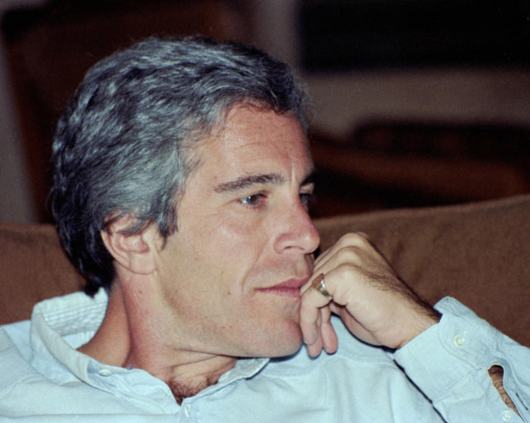 Epstein files release exposes names of at least 43 victims, WSJ review finds tingchao.xyz/?p=14789