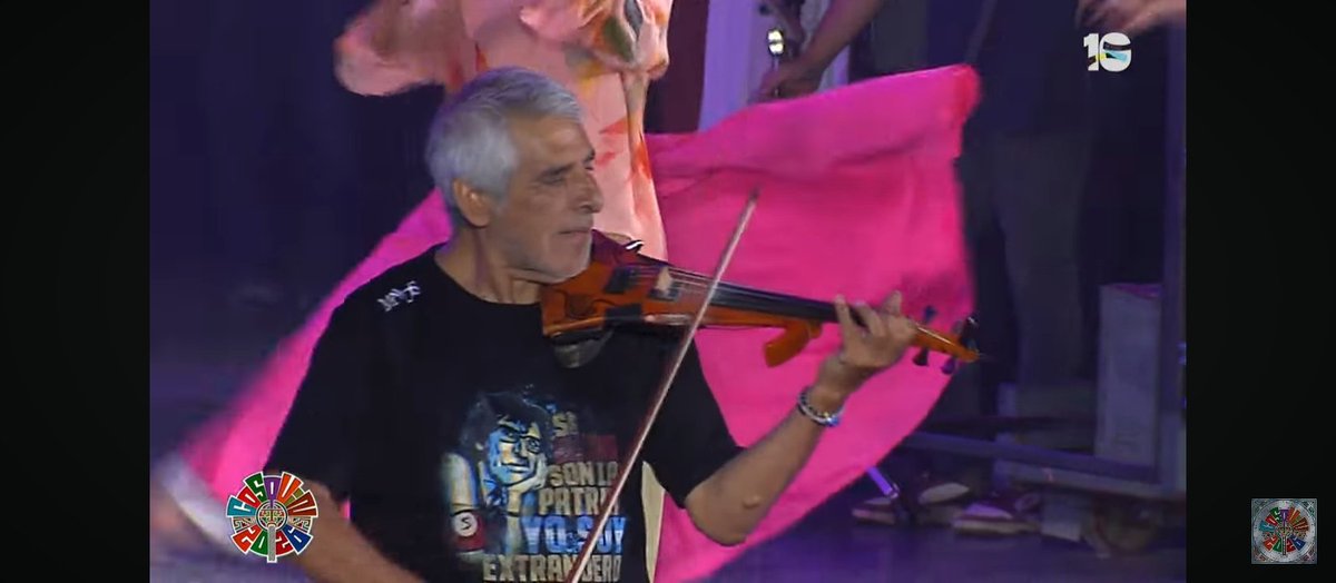 Peteco en Cosquín.
"Si ellos son la patria, yo soy extranjero". 🇦🇷