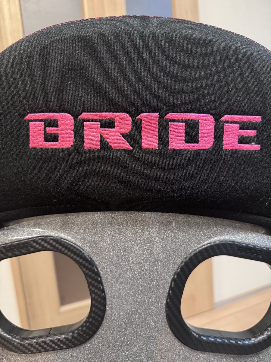 10年振り？にオートサロンに行って欲しくなっちゃって買った物😄
受注生産で1ヶ月半かかるはずが10日で届いた🤣
ピンクいっぱいで可愛い〜🩷
課金しちゃったので車検取って今年こそ乗らねば ( •̀ᄇ• ́)ﻭ✧
 #BRIDE
 #フルバケ
 #ZETA4