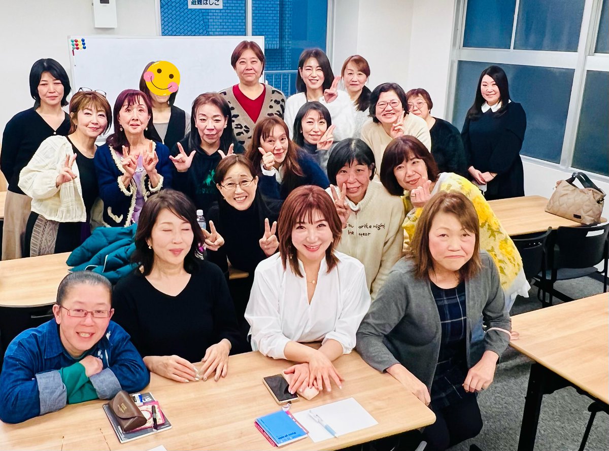 Yumi_nuna's tweet photo. 昨日はYumi's spiritual energy ワークショップで2月をスタートしました🥰今年のあなたの数秘サイクルのお話と"自分♡LOVE"ワークでみんながめちゃ可愛い笑顔になってた✨女性たちの幸せが子供や男性や周囲を幸せにしそれが世界平和🌏に続く道だと本気で思っています🤭みんなまた会おうねー！今日は獅子座満月🌕
