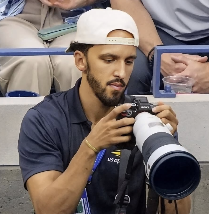 Lakers just allowed a photographer to score 23 on them.