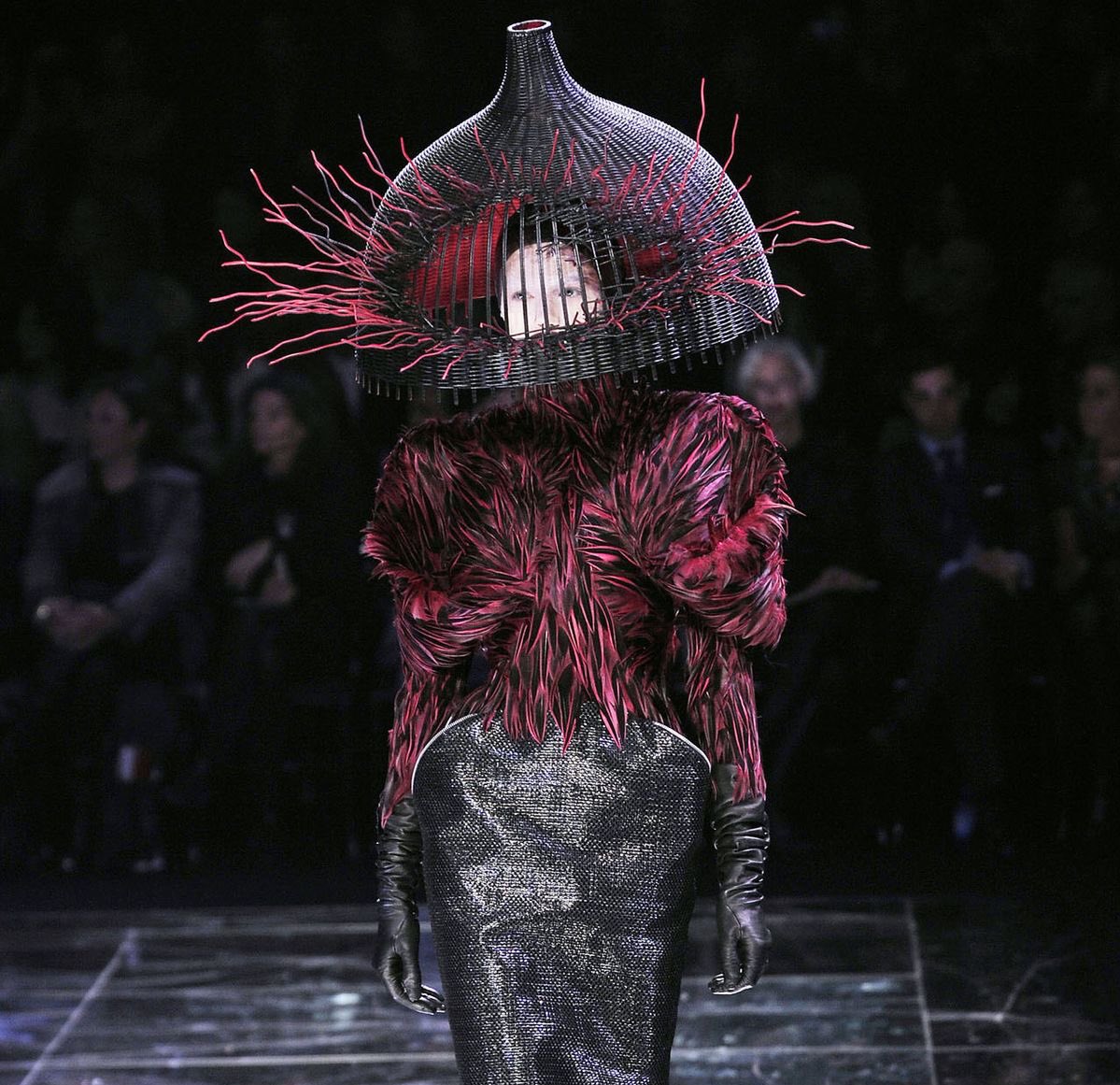 saintdemie's tweet image. THIS IS TOO MUCH FASHION! lady gaga in alexander mcqueen fw09 at the #GRAMMYs