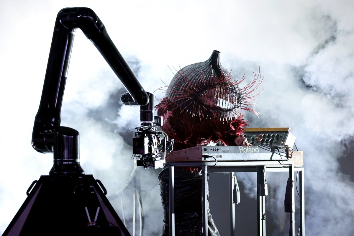 Cuelguen esto en el Louvre