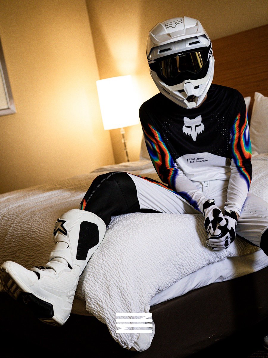 spreading it… wide

(letting my intrusive thoughts taking over the captions for once)