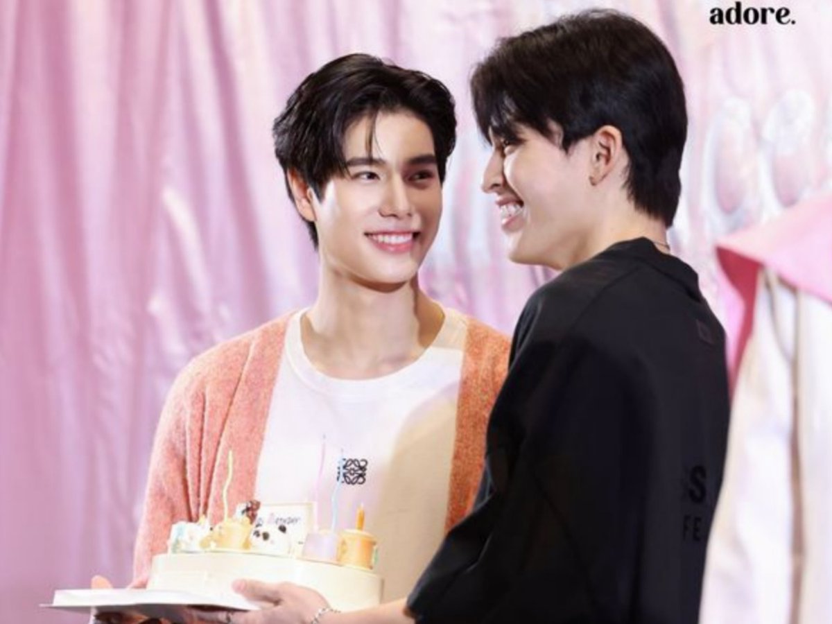 Farah_91Babyz's tweet photo. Phuwin on
           his bday                               Pond's bday https://t.co/l1vZXgrBEo