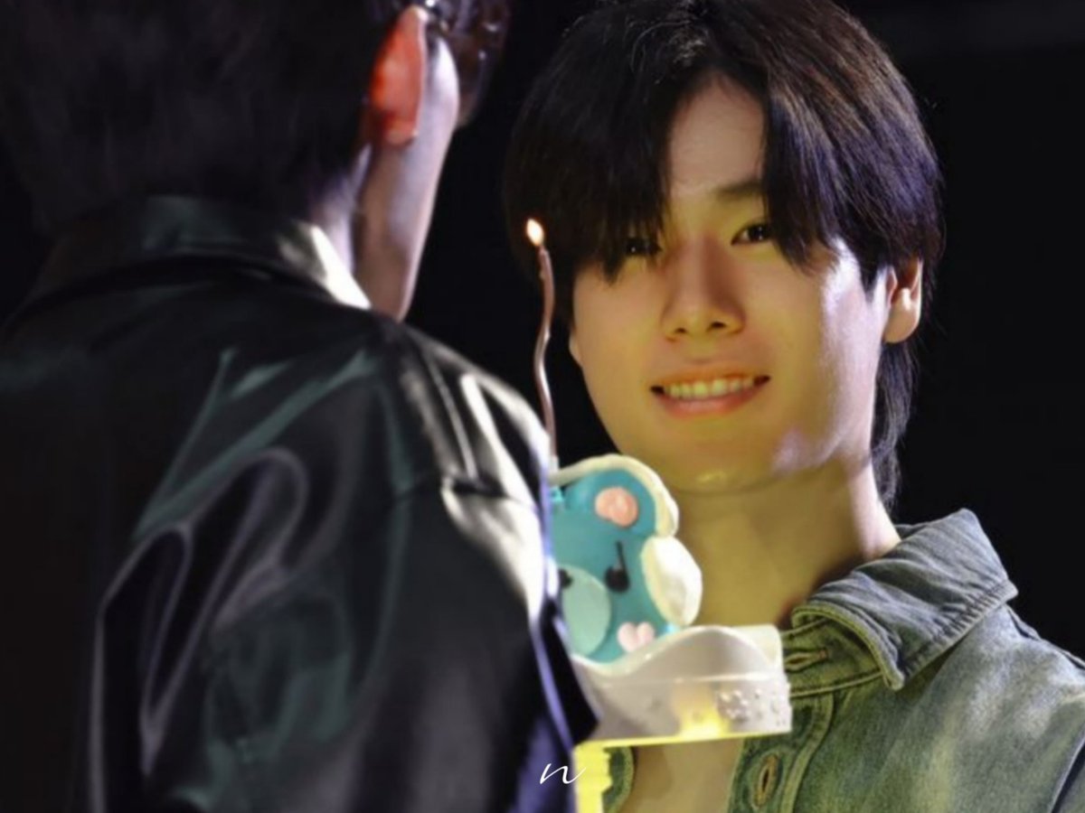 Farah_91Babyz's tweet photo. Phuwin on
           his bday                               Pond's bday https://t.co/l1vZXgrBEo