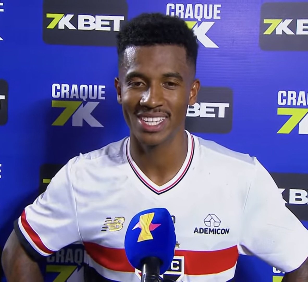 somosaopaulinos's tweet image. Na entrevista pro SPFC 😃
Na entrevista pra Record 😃
Recebendo o prêmio 😃

Marcos Antônio feliz...