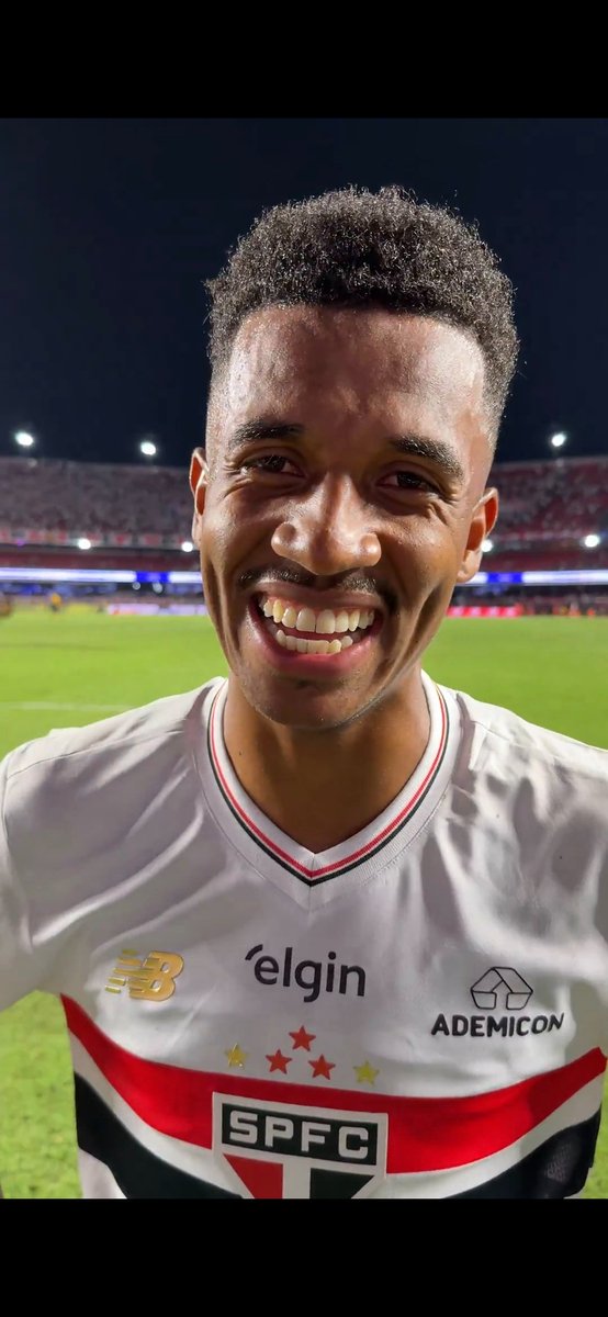 somosaopaulinos's tweet image. Na entrevista pro SPFC 😃
Na entrevista pra Record 😃
Recebendo o prêmio 😃

Marcos Antônio feliz...