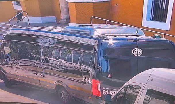 El gobierno de Layda Sansores detuvo al presidente del congreso local  y también morenista Antonio Jímenez Gutierrez. Layda Sansores gobernando como su papá Carlos "El negro" Sansores, a garrotazos metiendo presos a opositores, medios y hasta aliados. El PRI de los 70...