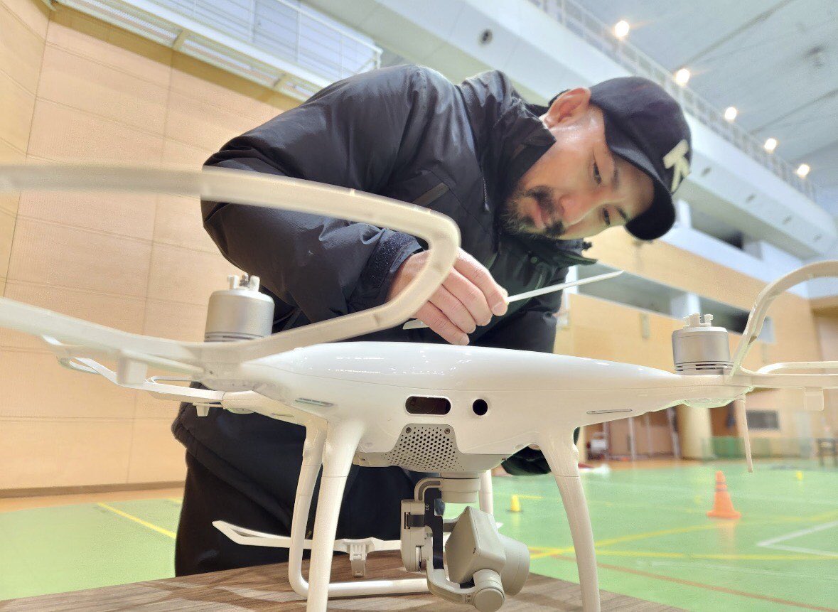 kt_riseup's tweet image. 先日、ドローンを飛行するにあたって必要な 国家資格を取得する為の試験を受けてきました！
この日は技能試験！結果は見事合格💮
残るは筆記試験です、、！✏️📚
弊社では積極的にドローン業務をおこなっております！ご依頼お待ちしています🔥
#ドローン #国家資格 #ENG #ロケ