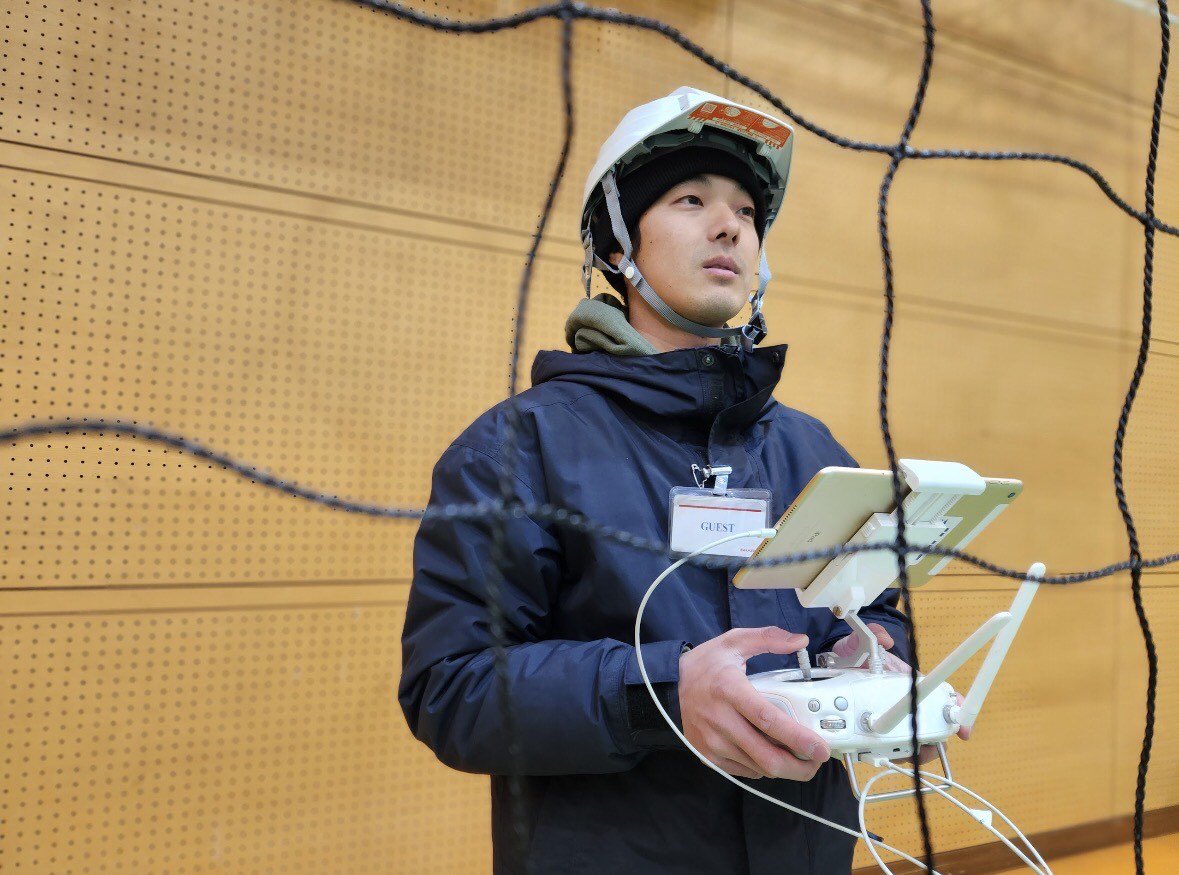 kt_riseup's tweet image. 先日、ドローンを飛行するにあたって必要な 国家資格を取得する為の試験を受けてきました！
この日は技能試験！結果は見事合格💮
残るは筆記試験です、、！✏️📚
弊社では積極的にドローン業務をおこなっております！ご依頼お待ちしています🔥
#ドローン #国家資格 #ENG #ロケ