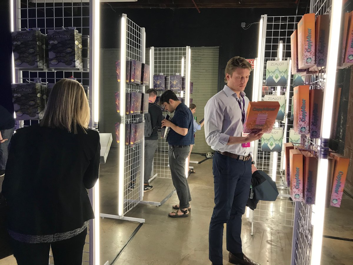 pixelform's tweet image. Open Vault: CryptoJacked! @ Ethereal

1. Installation Visitors - Booth "customers" browsing.
2. Installation View - MrsaMiner and Smominru on display.

phillipstearns.com

#cryptojacking #installationdesign #retail #installationart #cryptoart #phillipstearns