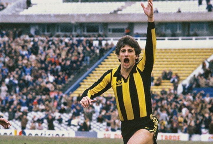 Hoy es el cumpleaños número 74 de Don Fernando Morena.

El más grande goleador de la historia del fútbol uruguayo. Máximo goleador histórico de Peñarol, campeón de América y del Mundo con el decano.

No alcanzan los caracteres para nombrar todos sus récords. Dios en la tierra.