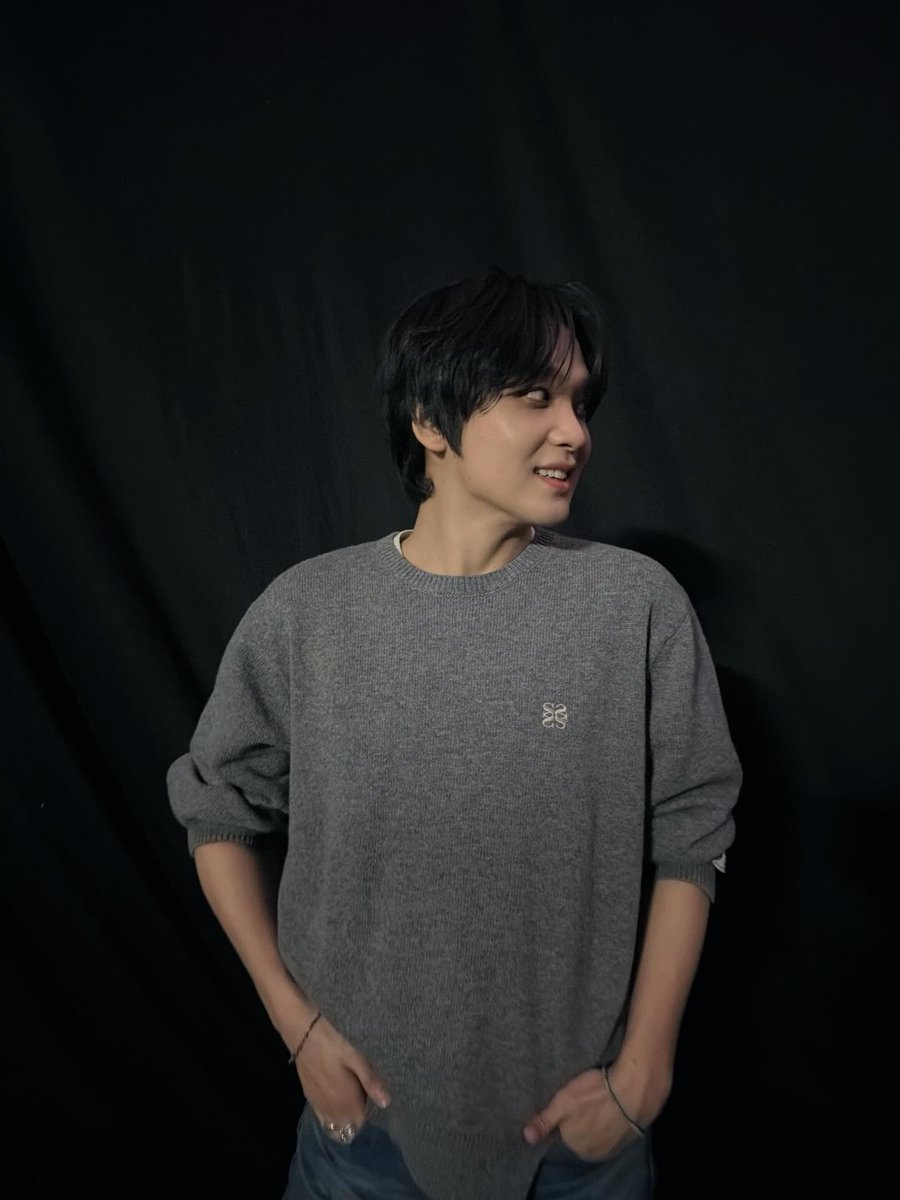 전자가 ㅈㄴ 잘생겻고
후자가 ㅈㄴ 사귀고싶음