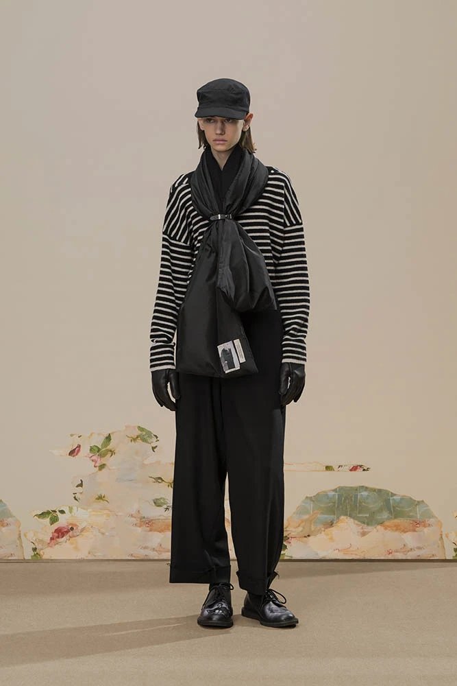 fashionjp's tweet image. 【2026-’27年秋冬パリ・メンズファッションウィーク】
#UNDERCOVER（アンダーカバー）が新作を発表

シンプルさの中に見せる強い個性、アンダーカバー流の日常着。🔻
soen.tokyo/fashion/collec…

#ParisFashionWeek