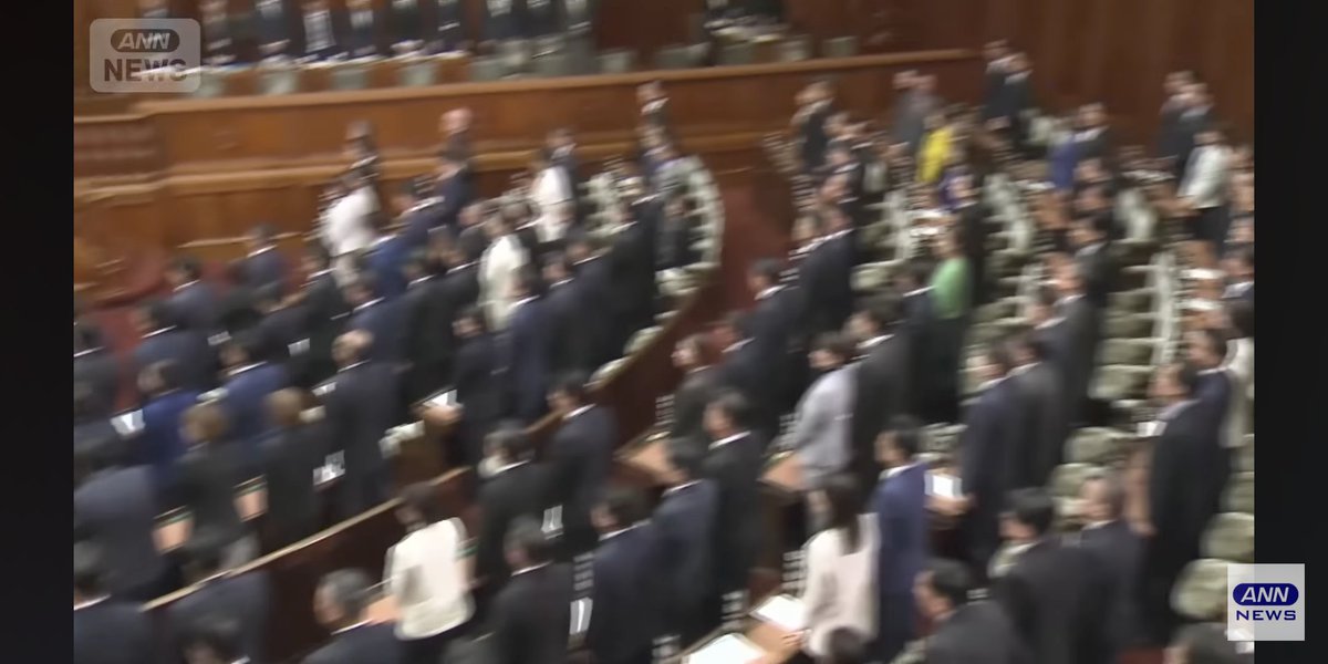 machyang's tweet photo. 衆議院解散の瞬間とか大好きなイベントの1つなんですけど
何が良いって万歳三唱だよ
この文化は残して欲しい
そして解散に納得している議員はその場で議員バッチを外すのも良い慣例の1つだよね
万歳しない議員が今
高市内閣に批判的な議員たち
そりゃ解散したくなるわなってくらいいる https://t.co/iao545bXzW