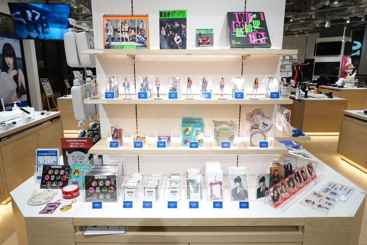 SonyStoreNagoya's tweet photo. 本日より #BABYMONSTER × #SonyStore オリジナルグッズ販売開始📣
お1人様各グッズ3点まで！
ご購入にはMySonyの登録が必要です。
ご来店前の登録にご協力をお願いします！
引き続き公式グッズの販売も行っています🎵
こちらは購入制限ございません！
#THANKS_MONSTIEZ https://t.co/3dpUBPwmmX