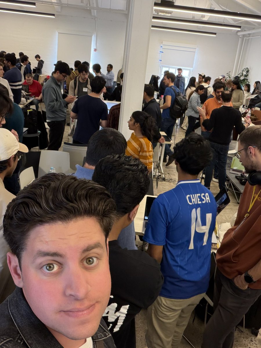 Carlos DP 🤖🇺🇸 tweet media