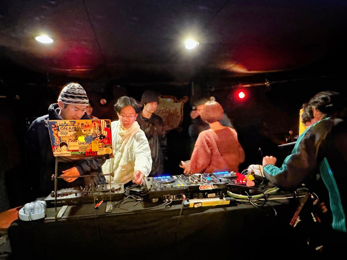 2/1
#ユニダン
ありがとうございました！大学生や若手のDJたちが楽しそうにDJしてる姿、現役DJと交流したり早速次のオファー貰ってる所を目の当たりにして、おじさんウルっと来ちゃいました😭

今後も大学生や若手をプッシュするイベントを続けていくので、引き続きご支援よろしくお願いします🤝