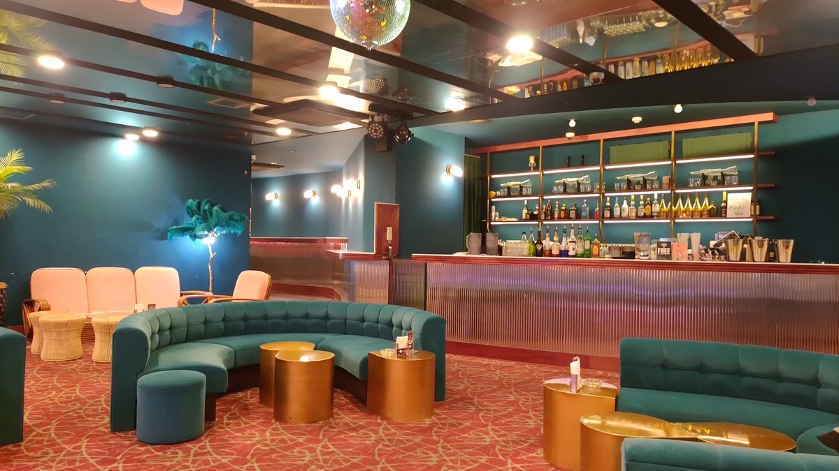 歌舞伎町にあるニーナナ喫茶、凄いところやで、オススメ