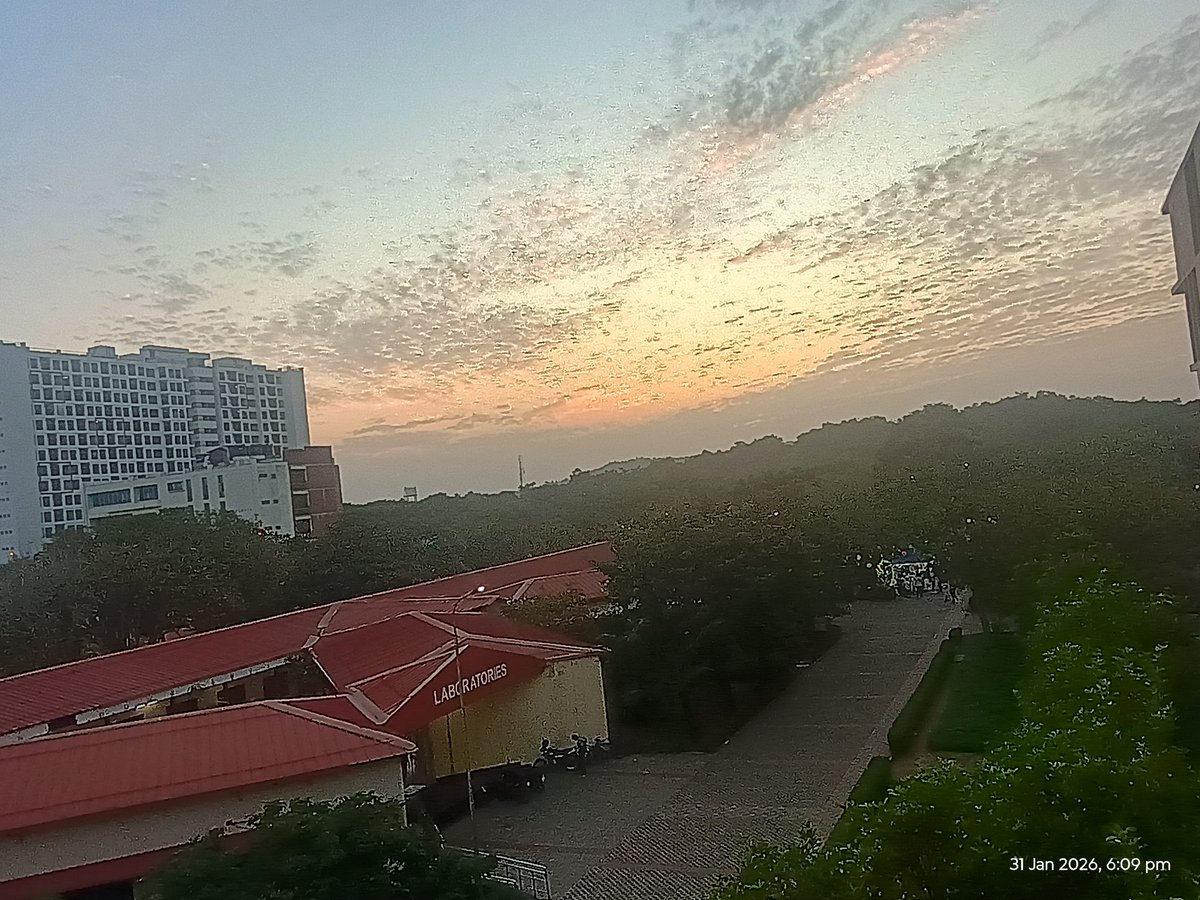 MUSKAN8878091's tweet image. Just wrapped up two amazing days at E-SUMMIT 2026 at @IIITDMKancheepuram ✨
Our Think Tank team won 1st place at the Ideathon 🏆
Brainstormed, built, and deployed PharmaLync in just 2 days — loved the campus, the energy, and the people 💙
Such a great experience. #HealtTech