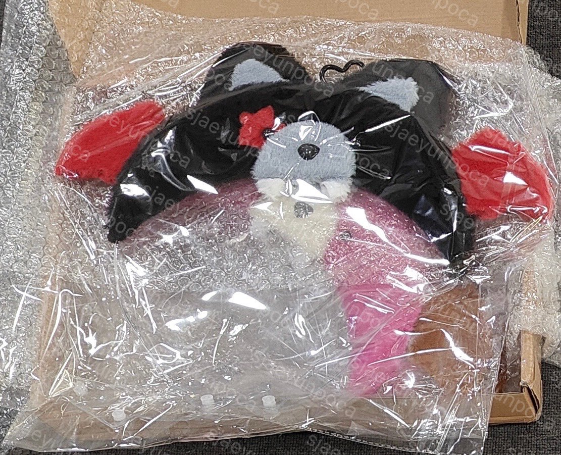 uds_1115's tweet photo. re: ENHYPEN VAMPIRE KEYRING INSPIRED PICKET COVER

batch 1 already arrived at cn address 😊 will be included in my box shipout this week. thank you!

#securedLALApags
#sjaeyunpoca_updates https://t.co/lnl3xJ37FV