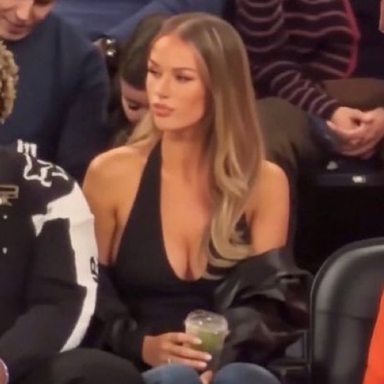 OG Anunoby is NOT slick. Bro saw Sky Bri sitting courtside and turned into Kawhi Leonard 😂😂

25 points
8 rebounds
3 assists
3 steals
9-15 FG
+21