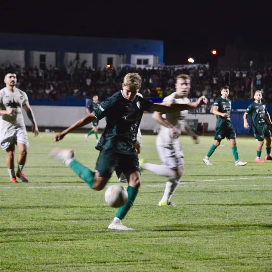 lmdeportiva.com.ar/lo-ganaba-y-se…
<a href="/FerroDeLaPampa/">Ferro Carril Oeste</a> empató en Olavarria ante Racing de Olavarría en la primera final del <a href="/TorneoRegional/">TorneoRegional_</a>