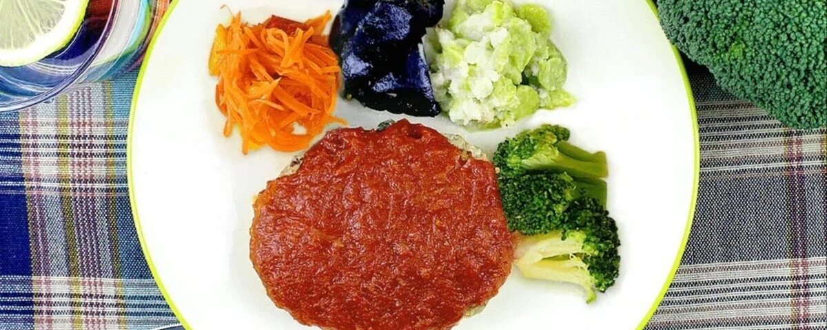 記事中が書かれた当時のチリハンバーグステーキは429kcalなんだけど今