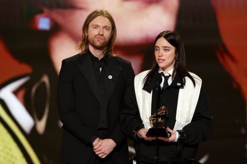 BillieEilishBR's tweet photo. LITERALMENTE NINGUÉM ESPERAVA https://t.co/rLxbO5GrRE