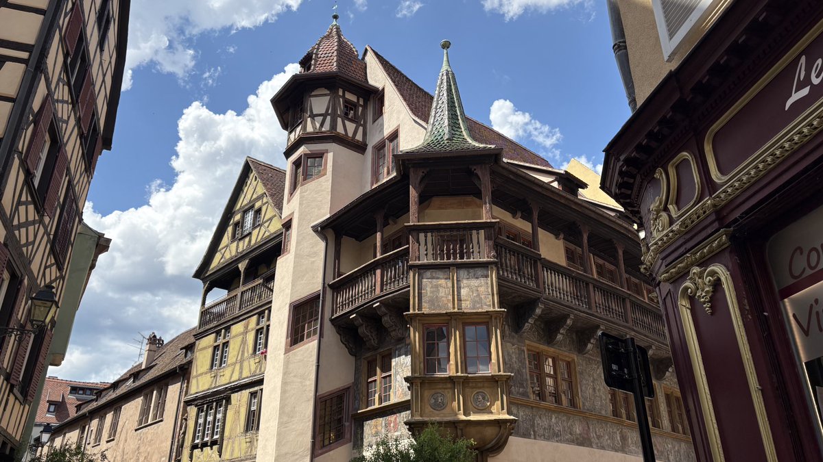 maldomasaeyo's tweet photo. 📍 Colmar 콜마르

하울의 움직이는 성의 배경지인 프랑스 소도시 
안 예쁜 구석이 하나도 없고 알자스 지방이라 리슬링 와인이 유명해요 

지브리팬은 그냥 너무 행복한 거야….. https://t.co/fiEriSbNcR