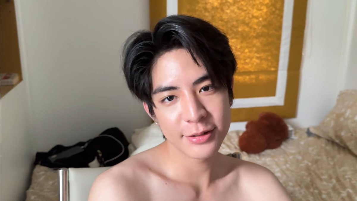 Lord have mercy u can see his abs so well here.
The most beautiful neck line to collarbone ever

#sea_ta_lay
#seakeen
#H2Hseries