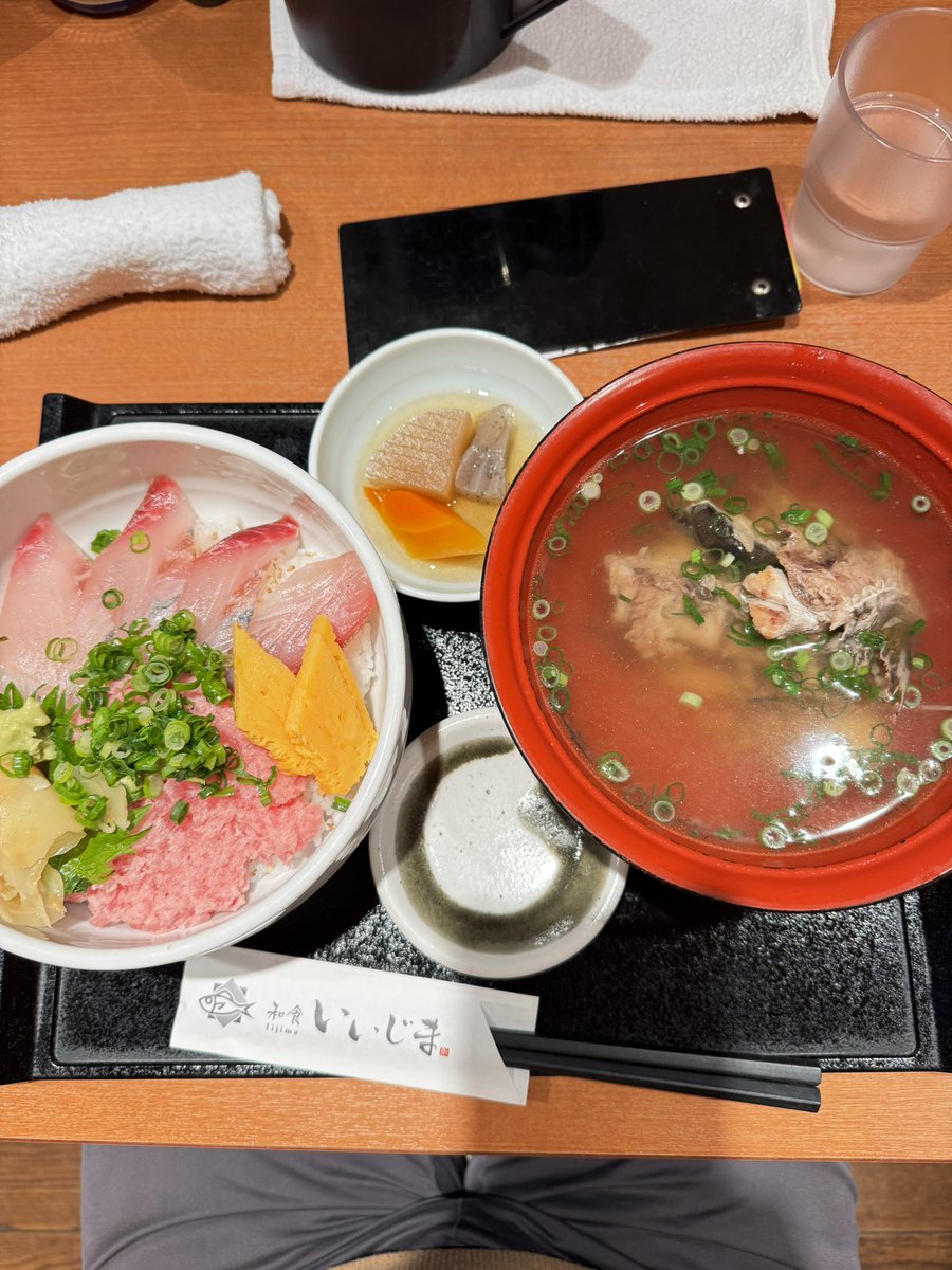 onzoooo's tweet image. 天然勘八ネギトロ丼
うしお汁(鯛、サーモン、鯖、鰆)

#和食いいじま