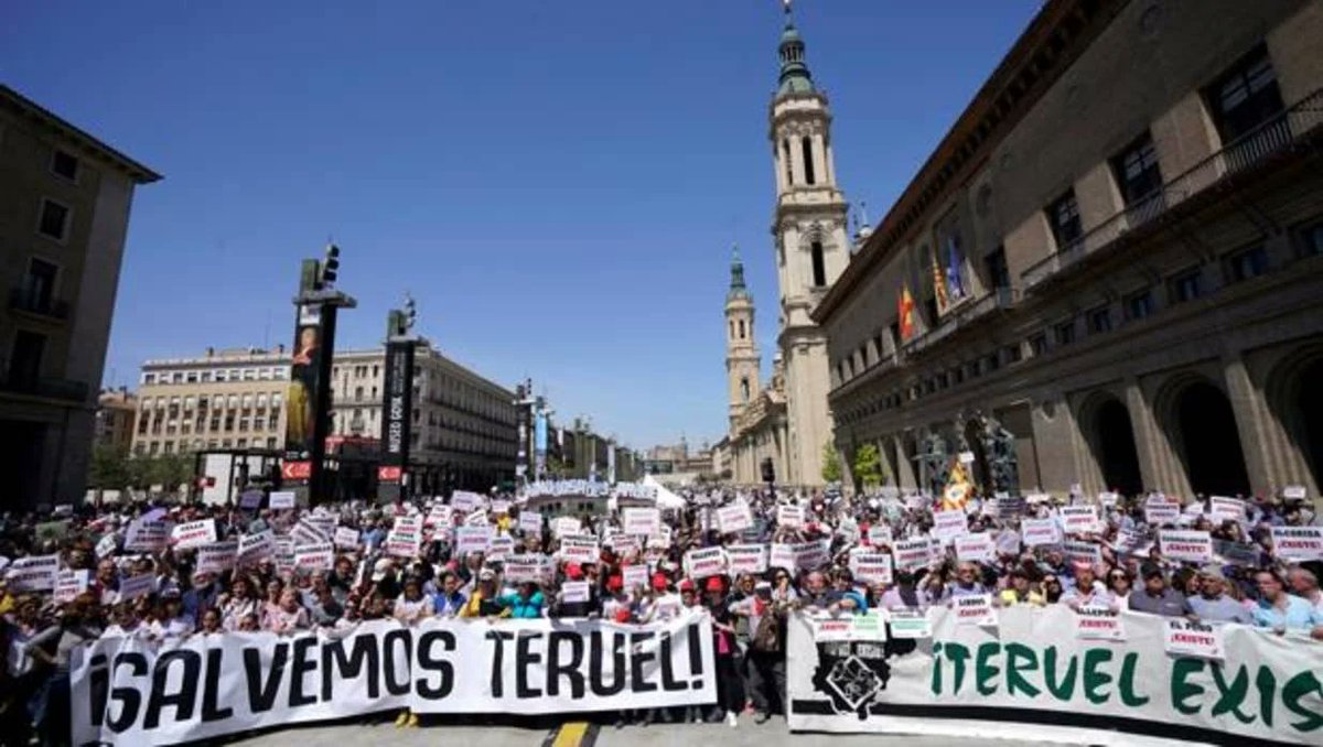 ElTableroPol's tweet photo. 🗳️🗺️| Teruel va a ser la clave de las elecciones en Aragón.

¿Por qué una provincia de apenas 130.000 habitantes puede decidir el futuro político de la región? 🧵👇 https://t.co/Fyz7H8SpoQ