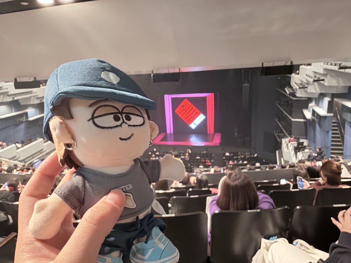 oyster_potato's tweet photo. 相変わらず城田さんが甘すぎてメロメロだった！日本初演だし、アルバム出しませんか？！城田さんシングルキャストだし、折り返しで疲れも出てくる時だろうに音バチバチでほんとにすごい。
今日の寺西くん、カテコノリノリでおどってたな〜！
 #prettywomanjp https://t.co/nksW72jtHU