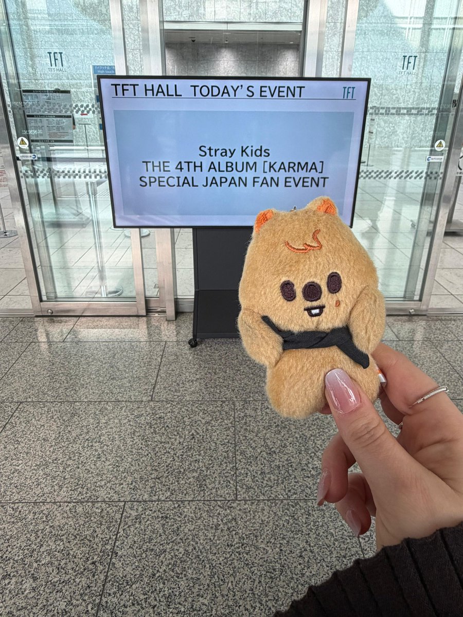CHHN0801's tweet photo. 260202 karma ot8 hi touch event 

the moment I turned the corner and saw chan my heart literally stopped😭he looked surprised when he saw me especially bcs I greeted him in english ahah when I reached jisung I managed to say “I love you, love youu” and he replied “love youuuu” ♥️ https://t.co/NJvfX8Wq1N