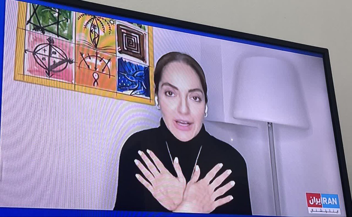 Pakniyat__'s tweet photo. مهناز افشار که بیشترین شهرتش رو از شباهتش به جوونیای گوگوش داره! با مدرک دیپلم:)
شده تحلیلگر مسائل سیاسی توی مـ.ـوسـ.ـاد اینترنشنال! https://t.co/kvaF87AmPh