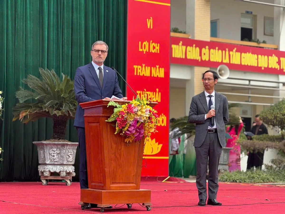 FranceAuVietnam's tweet photo. 🇻🇳 À Thái Nguyên, le Lycée d’excellence rejoint #LabelFrancEducation 🏫✨ Une reconnaissance de la qualité de l’enseignement du français et de l’engagement pour la #Francophonie 🌏
Également une réunion fructueuse entre M. l'Amb Olivier Brochet et les dirigeants de la province🤝 https://t.co/jVf8OBQ3zt