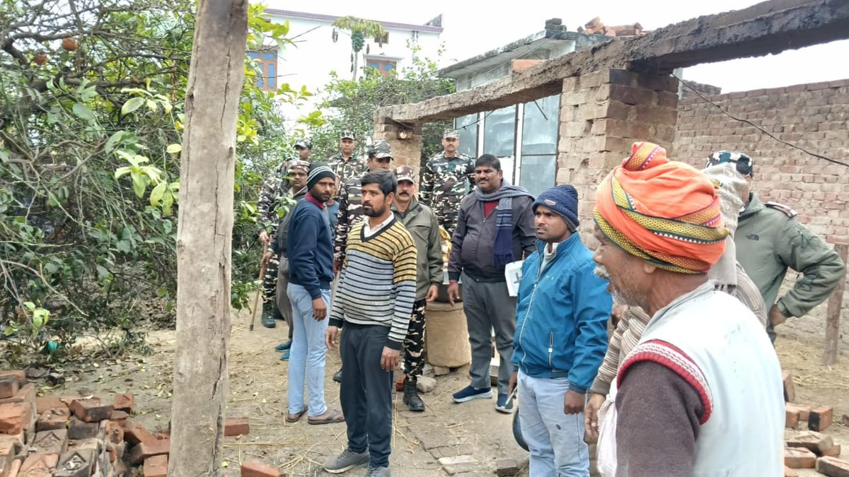 42bnssb_INDIA's tweet photo. राष्ट्रहित में हर कदम दृढ़ 🇮🇳
अतिक्रमण हटाओ अभियान के तहत क्षेत्र को किया गया मुक्त।
व्यवस्था, सुरक्षा और अनुशासन ही हमारी पहचान।
#देश_सेवा #कर्तव्यनिष्ठा #PublicService #ProudMoment #FieldAction
@SSB_INDIA @SectorSsb @SSBFTRLUCKNOW @SSBFTRSILIGURI @SSBSHQGKP https://t.co/s1JYWWOcJZ