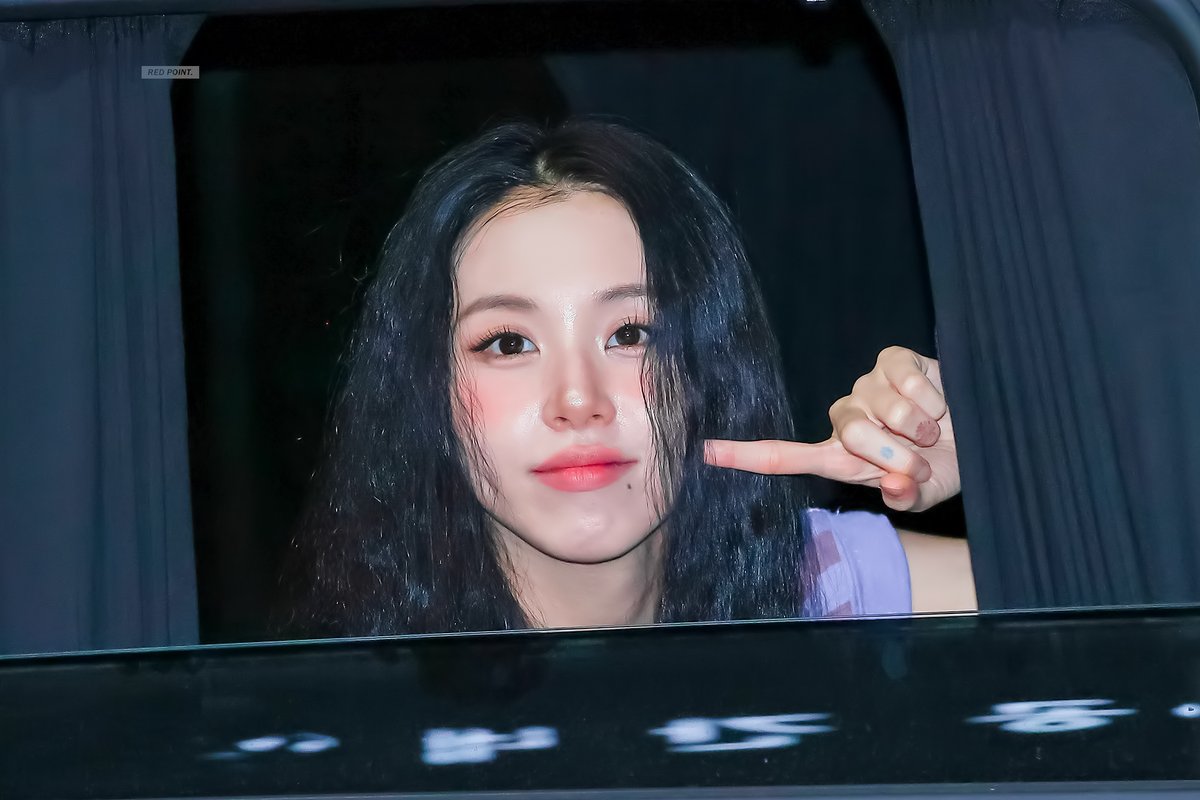 RED POINT💋. tweet media