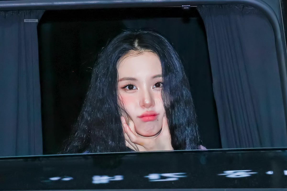 RED POINT💋. tweet media