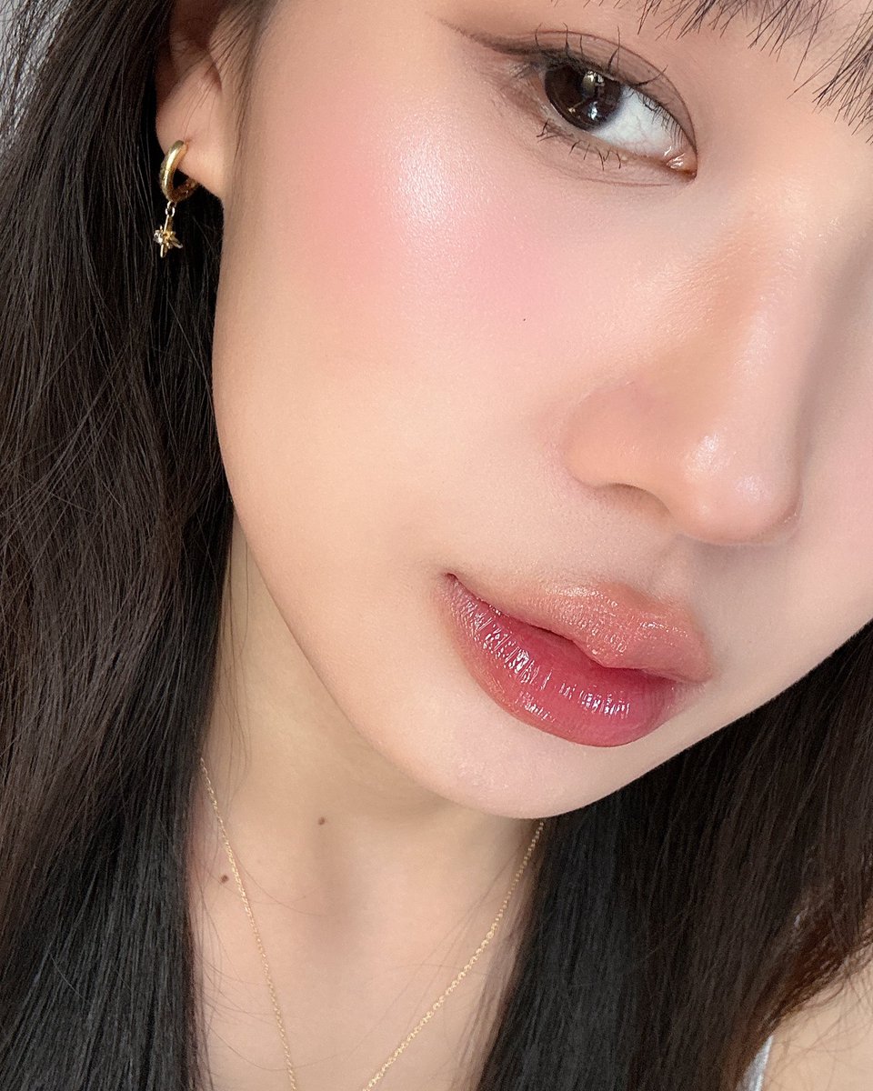 Hamkdy_'s tweet image. เดี๋ยวมาเฉลยลิปของอะไร สวยม้ากกกกกก 2 รูปนี้คนละสีกัน แต่แบรนด์เดียวคอลเดียวกัน ตัดงานแพ้บㅠ ㅠ