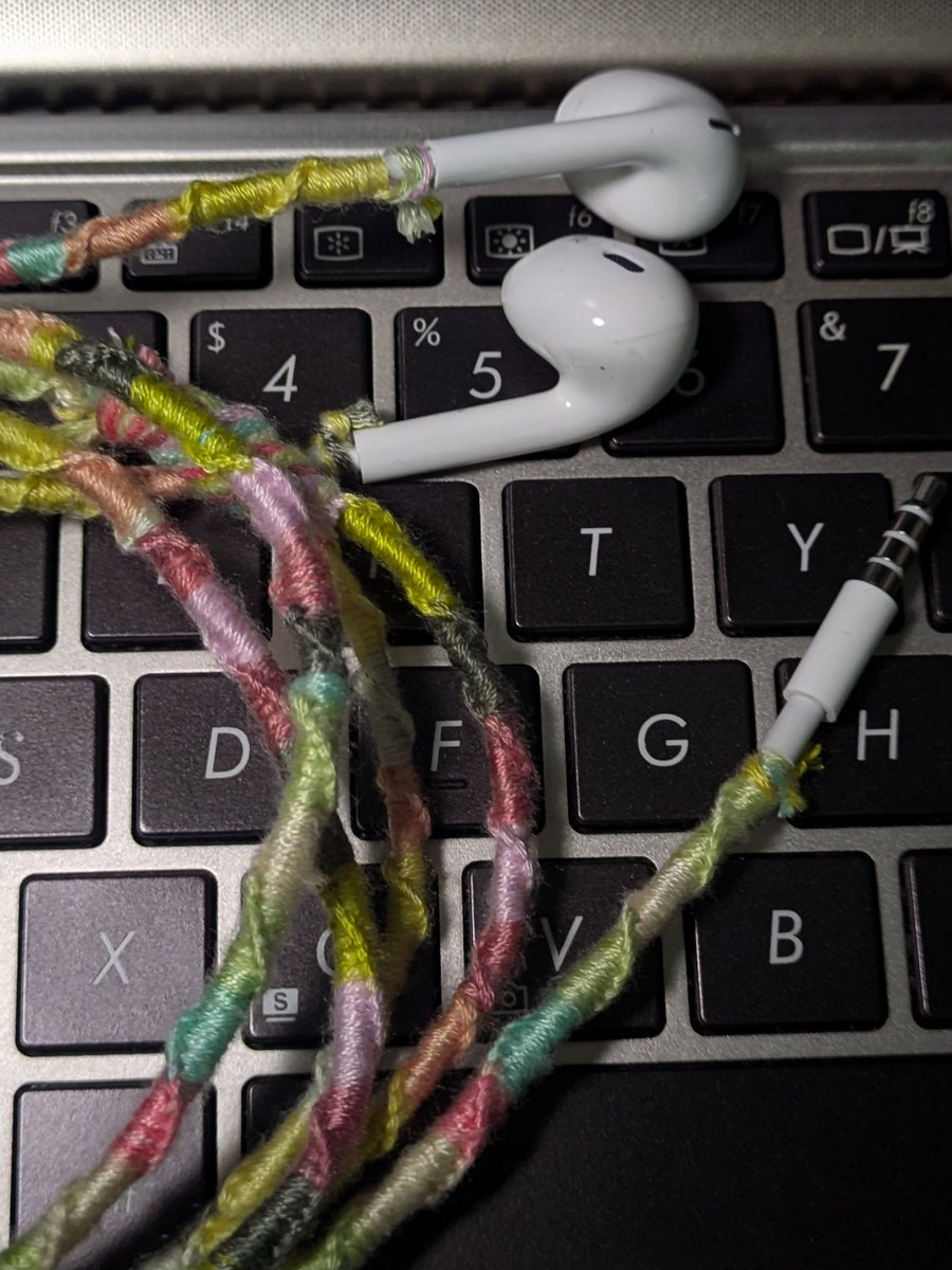 hllocttonx's tweet image. berhasil memuaskan rasa penasaran bikin wrapped earphone