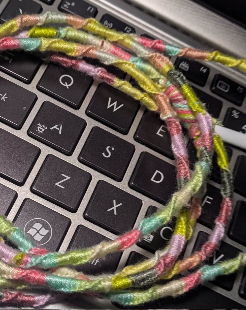 hllocttonx's tweet image. berhasil memuaskan rasa penasaran bikin wrapped earphone