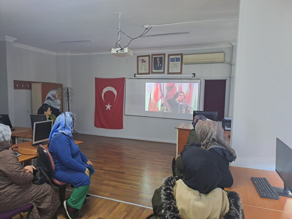 "İSTİKBAL BAYRAKLA, İSTİKBAL  MAARİFLE" Yeni eğitim öğetim dönemimizi, kurumumuzu, Şanlı Bayrağımızla donatarak başlattık ve ilk dersimizi kursiyerlerimizle birlikte Bakanlığımızca hazırlanan "Bayrak Sevgisi" temalı videoyu izleyerek yaptık.