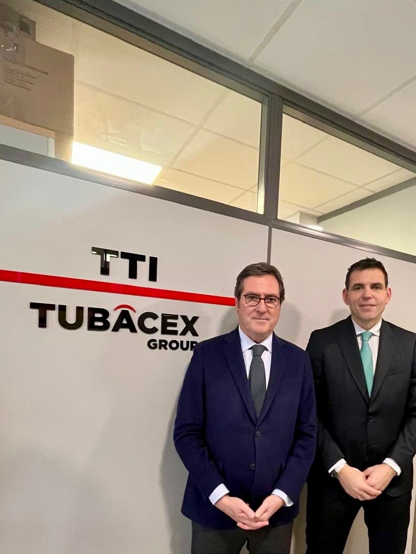 CEOE_ES's tweet photo. 🔩El presidente de CEOE @agaramendil visita las plantas de Llodio y Amurrio de Tubacex, empresa líder en tubos de #acero inoxidable, con presencia mundial y que se incorpora como miembro a CEOE

📸Junto a Josu Imaz CEO de una #industria española de alto valor añadido https://t.co/9uAV6fhZ24
