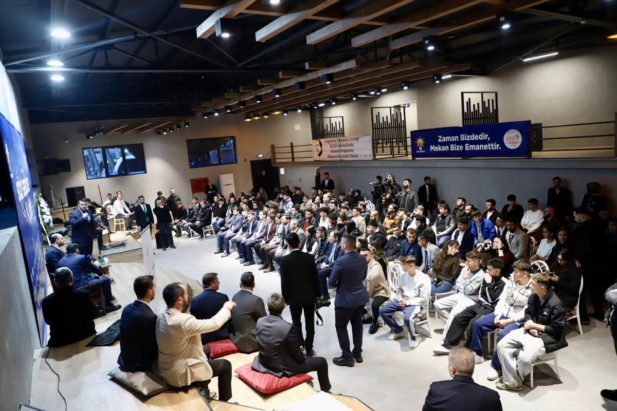 AKKADINKARABK1's tweet photo. 📍"Söz Gençlikte" Karabük 

İl gençlik kolları teşkilatımızca düzenlenen programda genç kardeşlerimizle bir araya geldik. https://t.co/f4lxN0EFP7